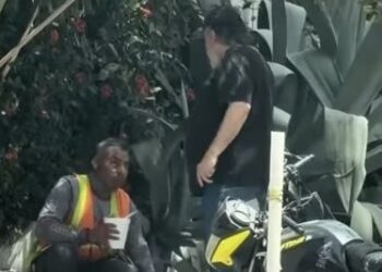 Exhiben a turista de EE.UU. por discriminar a trabajador en Mazatlán