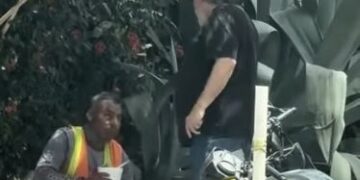 Exhiben a turista de EE.UU. por discriminar a trabajador en Mazatlán