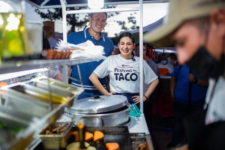 Inaugura Estefanía Mercado la “1ª Edición del Festival del Taco” en la Plaza 28 de Julio