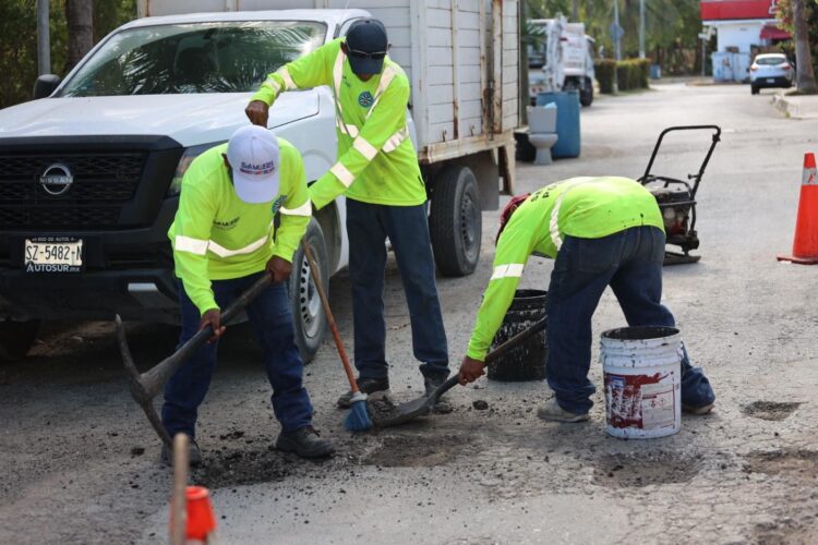 Fortalece gobierno de Isla Mujeres seguridad vial con el Programa Permanente de Bacheo