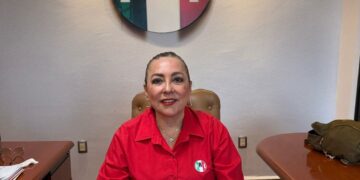 Titulación gratuita para estudiantes destacados de licenciatura, propone PRI