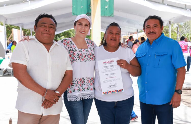 Realiza Atenea Gómez exitosa gira de trabajo en el poblado de Francisco May