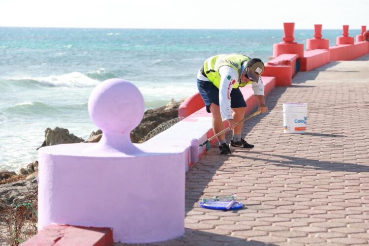 Refuerza gobierno de Isla Mujeres trabajos para mejorar imagen urbana en esta Semana Santa
