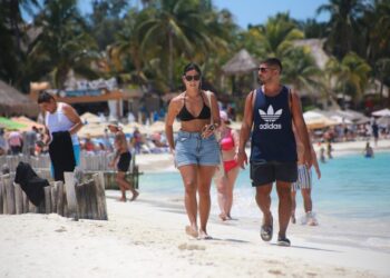 Vive Isla Mujeres una exitosa temporada vacacional con playas limpias, seguras y buena ocupación hotelera