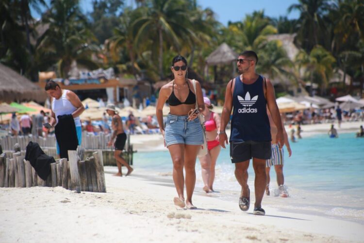 Vive Isla Mujeres una exitosa temporada vacacional con playas limpias, seguras y buena ocupación hotelera
