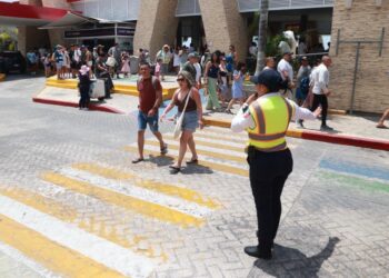 Gobierno de Isla Mujeres fortalece seguridad vial y peatonal en la avenida Rueda Medina en Semana Santa