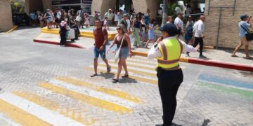 Gobierno de Isla Mujeres fortalece seguridad vial y peatonal en la avenida Rueda Medina en Semana Santa
