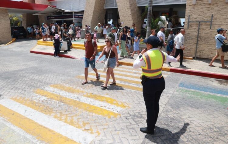Gobierno de Isla Mujeres fortalece seguridad vial y peatonal en la avenida Rueda Medina en Semana Santa