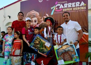 Con éxito celebran la primera Carrera de Superhéroes en Isla Mujeres