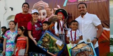 Con éxito celebran la primera Carrera de Superhéroes en Isla Mujeres