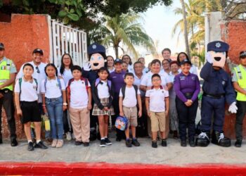 Brinda gobierno de Isla Mujeres seguridad a estudiantes en este regreso a clases con “Escuadrón Vial Escolar”