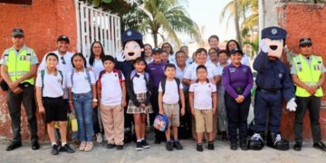 Brinda gobierno de Isla Mujeres seguridad a estudiantes en este regreso a clases con “Escuadrón Vial Escolar”