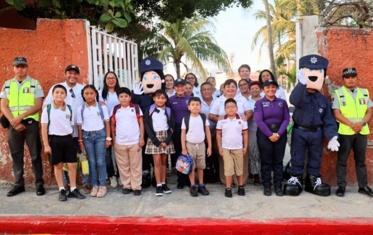 Brinda gobierno de Isla Mujeres seguridad a estudiantes en este regreso a clases con “Escuadrón Vial Escolar”