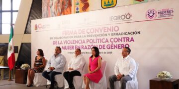 Firma histórica de convenio de los tres poderes y el IEQROO