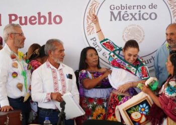 Anuncia Sheinbaum programa de estufas eficientes de leña desde Paracho, Michoacán