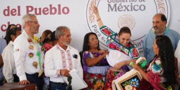 Anuncia Sheinbaum programa de estufas eficientes de leña desde Paracho, Michoacán