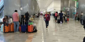 Inicia flujo de llegadas y salidas en el AICM luego de asueto de Semana Santa