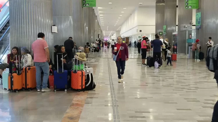 Inicia flujo de llegadas y salidas en el AICM luego de asueto de Semana Santa