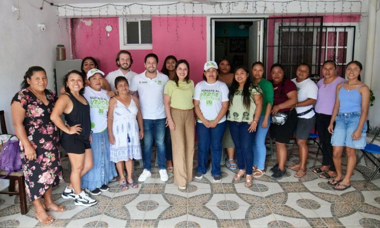 Realizan Karen Castrejón y Renán Sanchéz afiliaciones en Playa del Carmen al PVEM