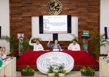 Defiende Cabildo de Playa del Carmen a la ciudadanía y exige a empresas reparar correctamente calles y banquetas