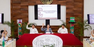 Defiende Cabildo de Playa del Carmen a la ciudadanía y exige a empresas reparar correctamente calles y banquetas