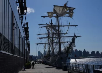 Claudia Sheinbaum expresa condolencias a familiares de los cadetes fallecidos
