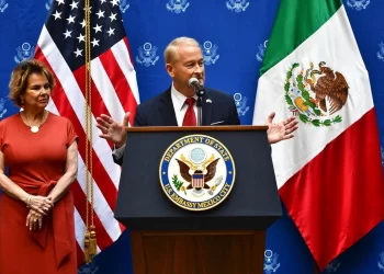 Ronald Johnson reconoce que México ha mostrado creciente cooperación en seguridad