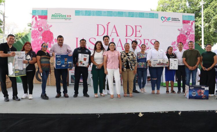 Blanca Merari celebra a mamás trabajadoras del Ayuntamiento de Puerto Morelos