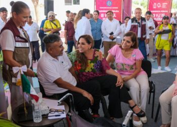 Mara Lezama transforma la vida a 680 personas a través de la audiencia pública La Voz del Pueblo en Isla Mujeres