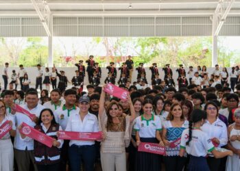 Mara Lezama fortalece infraestructura educativa y deportiva en el CECyTE Playa del Carmen II