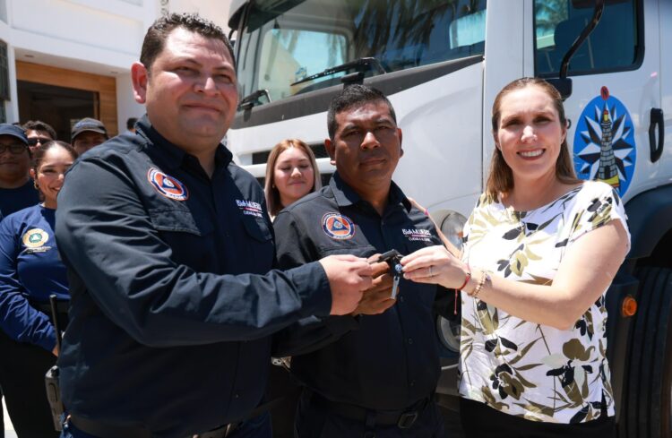Refuerza Atenea Gómez capacidad de respuesta con nueva pipa para Protección Civil