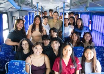 Inaugura Estefanía Mercado paradero que transforma la vida estudiantil en Playa del Carmen