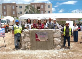 Mara y Veronica Lezama colocan primera piedra del Centro Comunitario DIF-PILARES en Cancún