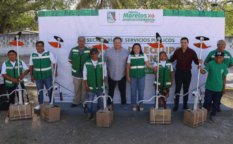 Blanca Merari encabeza la entrega de equipos y herramientas a Servicios Públicos de Puerto Morelos