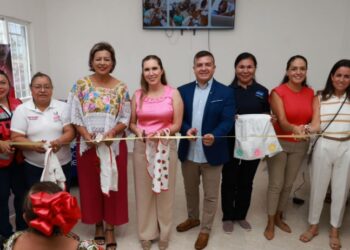 Inauguró Atenea Gómez el Taller de Costura “Lines for Life” en la Casa del Adulto Mayor de Zona Continental