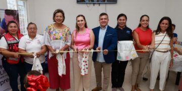 Inauguró Atenea Gómez el Taller de Costura “Lines for Life” en la Casa del Adulto Mayor de Zona Continental