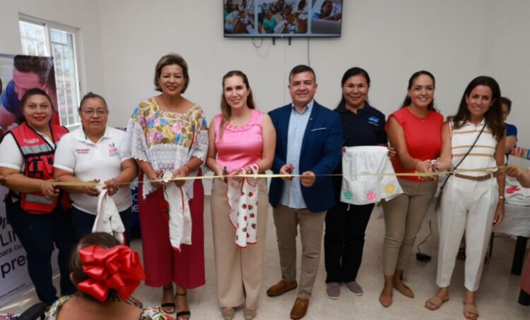 Inauguró Atenea Gómez el Taller de Costura “Lines for Life” en la Casa del Adulto Mayor de Zona Continental