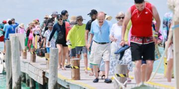 Disfrutan familias isleñas y turistas de la belleza inigualable de Isla Mujeres