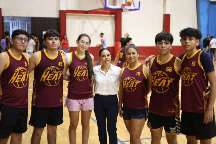 Abre Ana Paty Peralta puestas a jóvenes deportistas