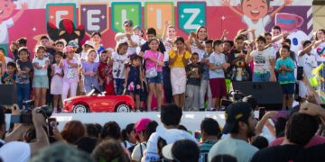 Celebran Mara Lezama y Estefanía Mercado a lo grande el Día de la Niñez