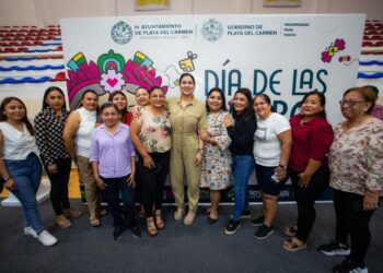Celebra Estefanía Mercado a mamás trabajadoras del Ayuntamiento, “corazón de las familias y de Playa del Carmen”