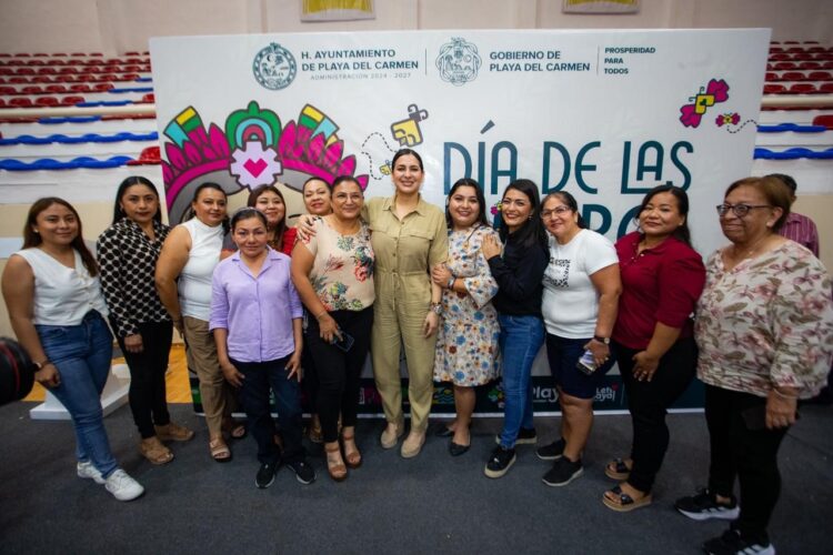 Celebra Estefanía Mercado a mamás trabajadoras del Ayuntamiento, “corazón de las familias y de Playa del Carmen”
