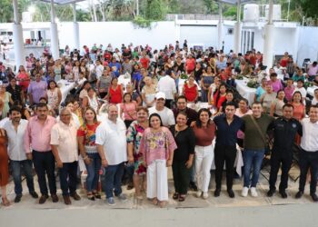 Blanca Merari encabeza en Leona Vicario animado festejo por el Día de las Madres