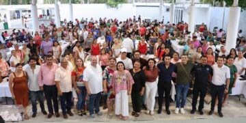 Blanca Merari encabeza en Leona Vicario animado festejo por el Día de las Madres