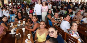 Celebran Atenea Gómez y el Senador Eugenio Segura el Día de las Madres con emotivo evento