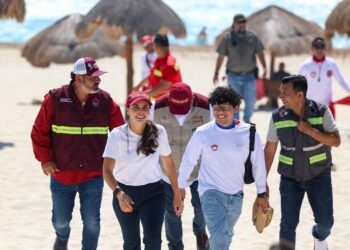 Ana Paty Peralta refuerza acciones de recolección de sargazo