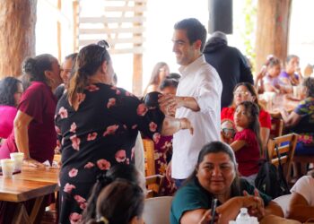 Gino Segura regresa a Isla Mujeres para convivir y escuchar a la gente