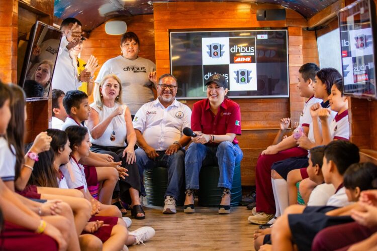 Suma Estefanía Mercado esfuerzos con iniciativa privada para llevar educación vial a niñez de Playa del Carmen