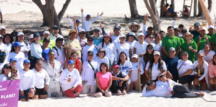 Consolida gobierno de Isla Mujeres acciones por el medio ambiente con jornada del limpieza en Isla Blanca