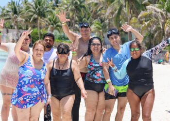 Brillan playas de Isla Mujeres este fin de semana con gran afluencia turística